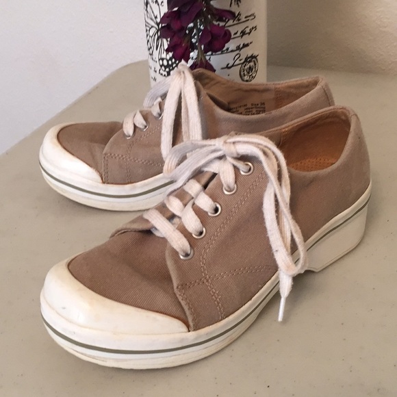 dansko vegan lace up shoes